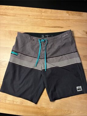 Quiksilver 36 Men's Gray & Black Stripe Swim Trunks with Teal Drawstring